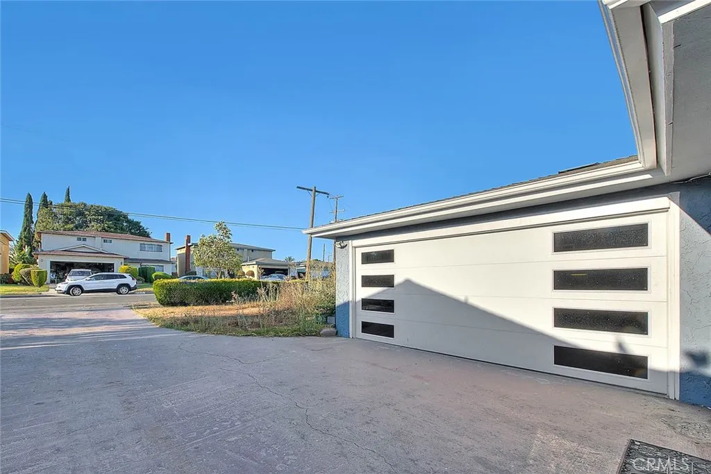 Los Angeles, California 90047, United States, 4 Bedrooms Bedrooms, ,3 BathroomsBathrooms,Residential,Active,182050