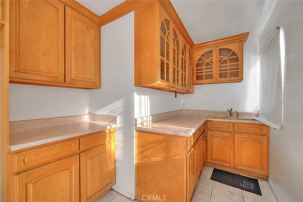 Los Angeles, California 90047, United States, 4 Bedrooms Bedrooms, ,3 BathroomsBathrooms,Residential,Active,182050