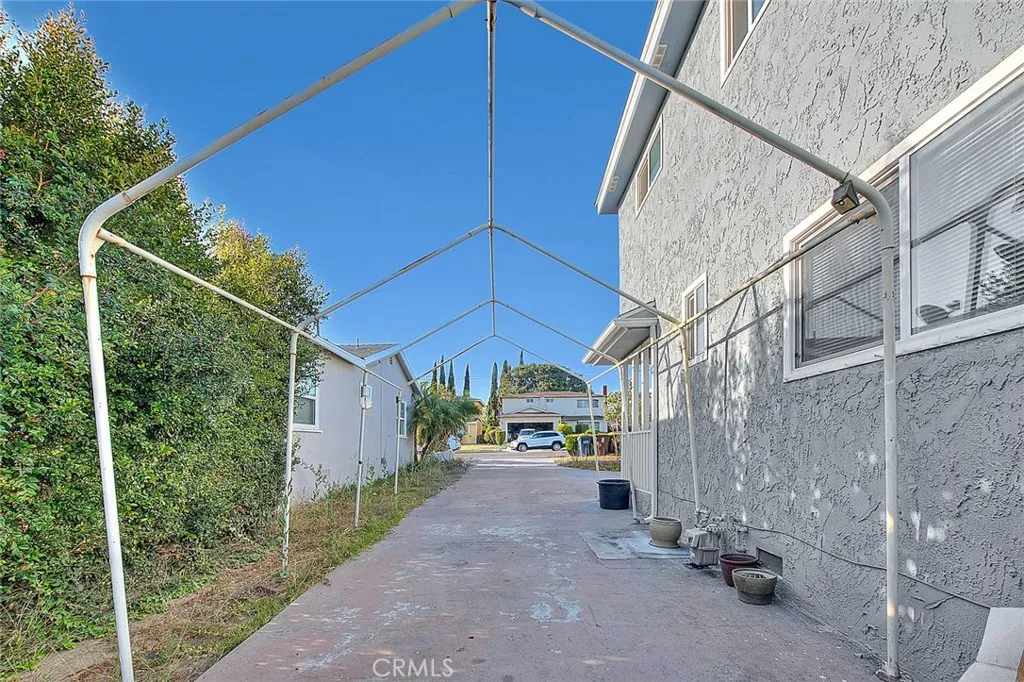 Los Angeles, California 90047, United States, 4 Bedrooms Bedrooms, ,3 BathroomsBathrooms,Residential,Active,182050