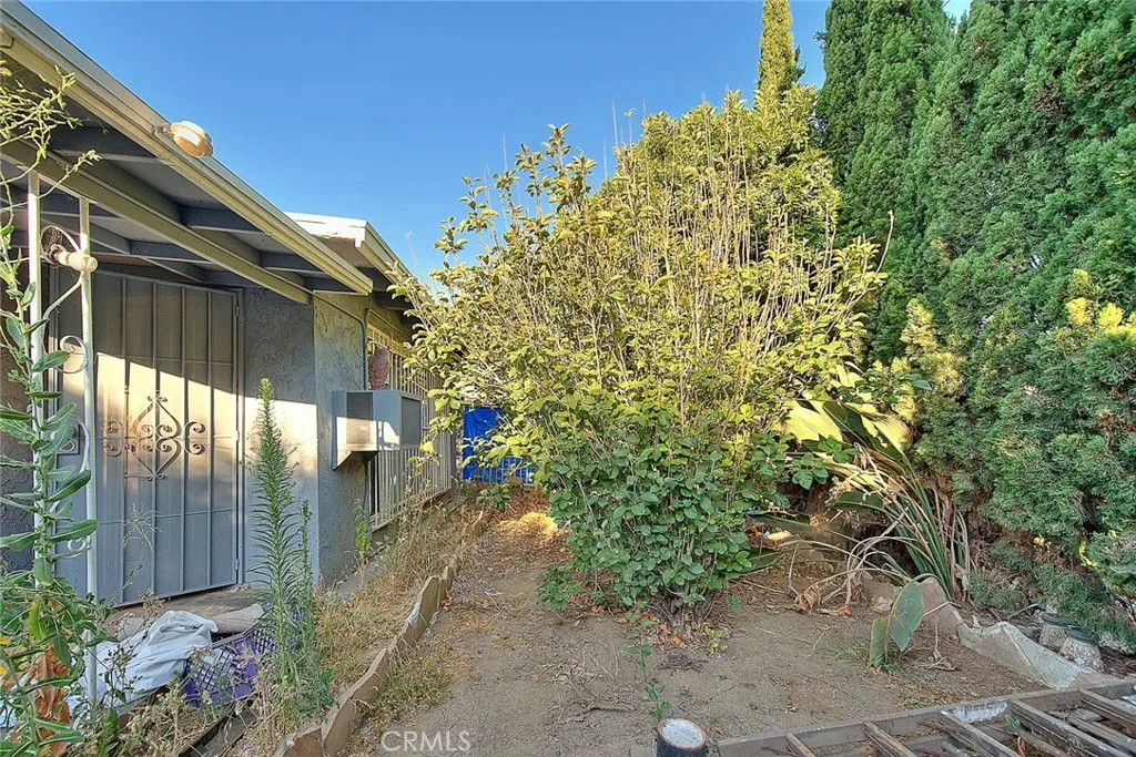 Los Angeles, California 90047, United States, 4 Bedrooms Bedrooms, ,3 BathroomsBathrooms,Residential,Active,182050