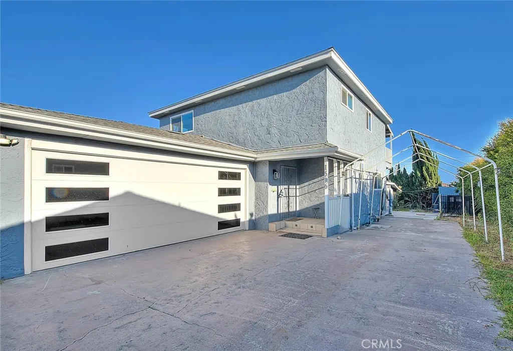 Los Angeles, California 90047, United States, 4 Bedrooms Bedrooms, ,3 BathroomsBathrooms,Residential,Active,182050