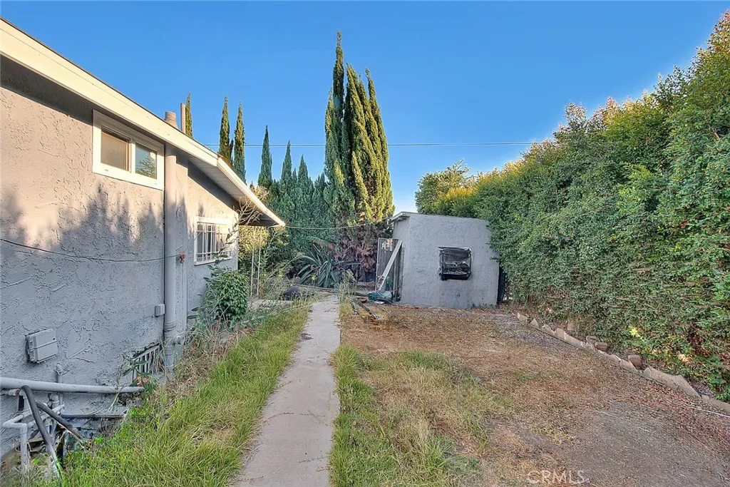 Los Angeles, California 90047, United States, 4 Bedrooms Bedrooms, ,3 BathroomsBathrooms,Residential,Active,182050