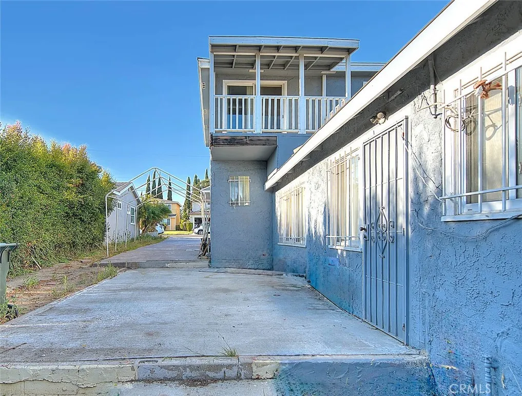 Los Angeles, California 90047, United States, 4 Bedrooms Bedrooms, ,3 BathroomsBathrooms,Residential,Active,182050