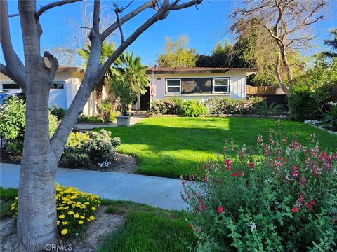 Photo of 2616 Foreman Avenue, Long Beach, CA 90815 (MLS # TR25261674)