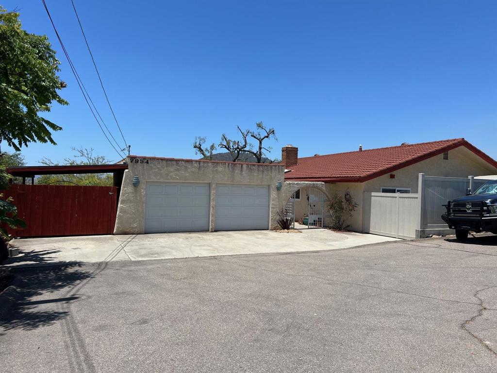 Trust sale on this home in good condition. Put a little elbow grease into this property and see it shine like a penny! Nice westerly views of the Valley.