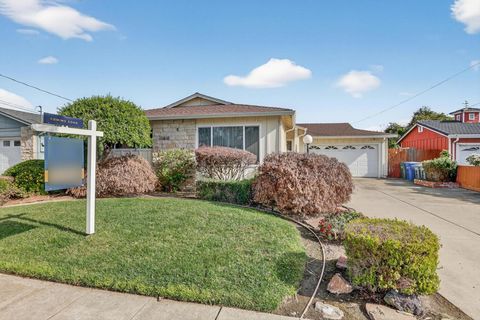 Photo of 13912 Aurora Dr Dr, San Leandro, CA 94577 (MLS # 41122130)