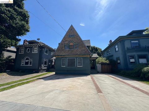 Photo of 533 31st Street ST, Oakland, CA 94609 (MLS # 41134861)
