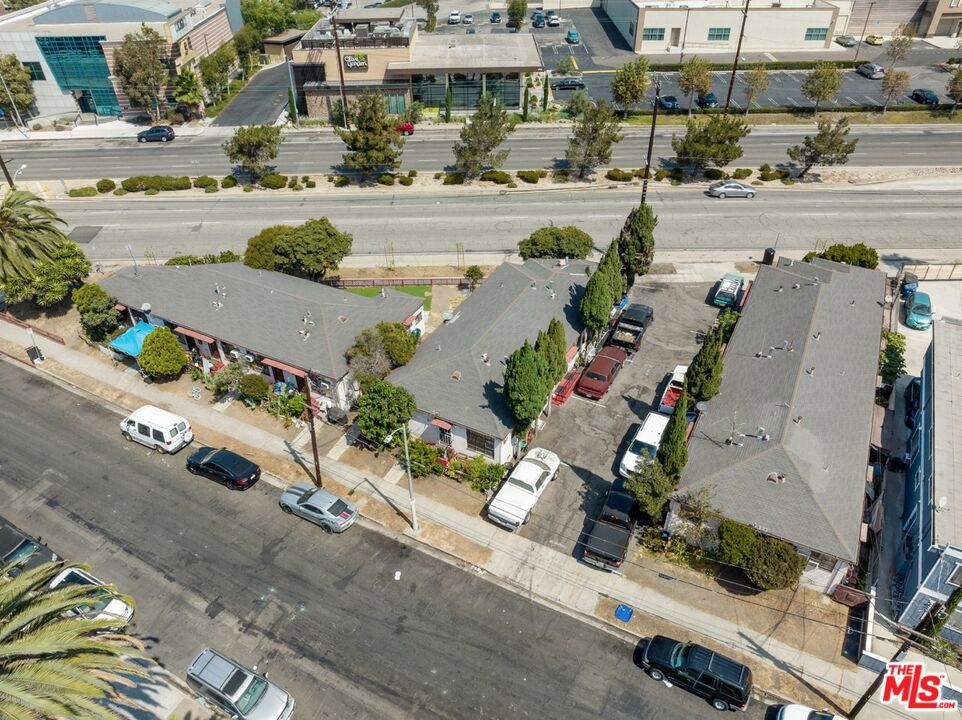 4817 St Charles Place
