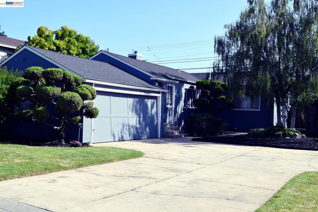 3125 ,3129,3131 Fernside Blvd
