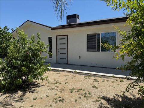 Photo of 1/2 Quartz, Winnetka, CA 91306 (MLS # SR26090035)