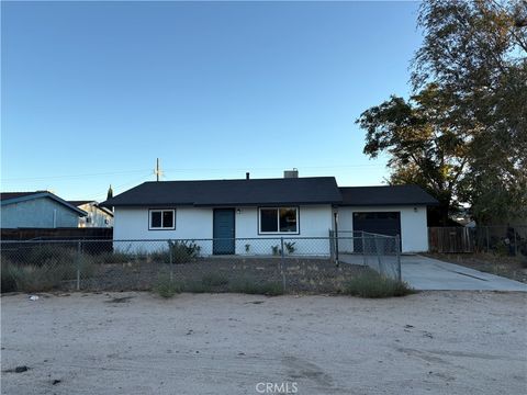 Photo of 16245 Pine St, Hesperia, CA 92345 (MLS # CV26004549)