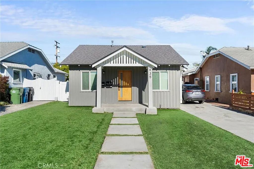 Must see! Remodeled and updated 2 Bed 2 Bath SFR in Northern Inglewood. This home features an open kitchen/living concept furnished with all fixtures including a refrigerator, dishwasher, stove, and microwave. The two bedrooms are nice sized while the primary bedroom features an en suite and walk in closet. This home also includes in unit washer & dryer, central heating & cooling, recessed lighting, and laminate hardwood throughout. Conveniently located near all of Inglewood's latest entertainment attractions. Small pets okay.