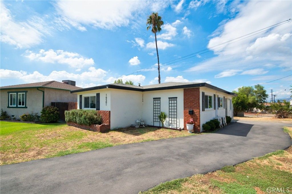 Photo of 16501 E Masline St, Covina, CA 91722 (MLS # AR25239033)