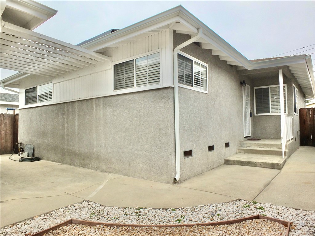 1301 W Robidoux Street