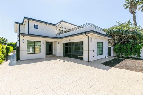 Photo of 6426 Varna Avenue, Van Nuys, CA 91401 (MLS # GD26103722)