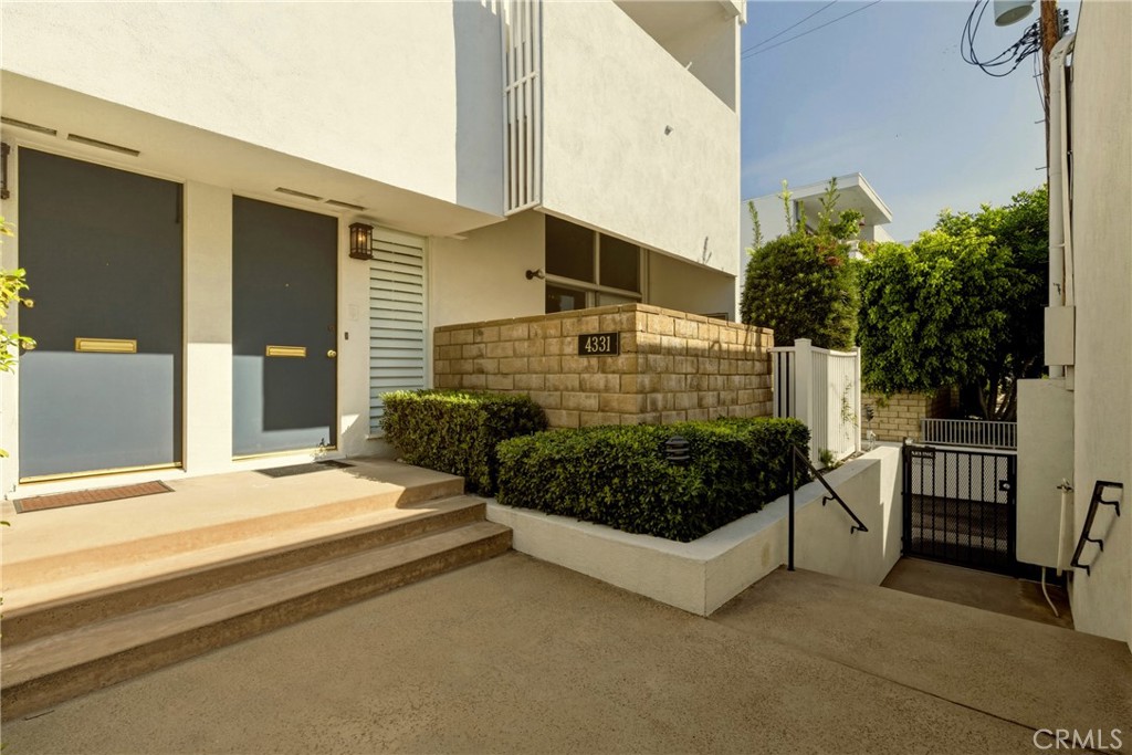 4331 W Sarah Street 10