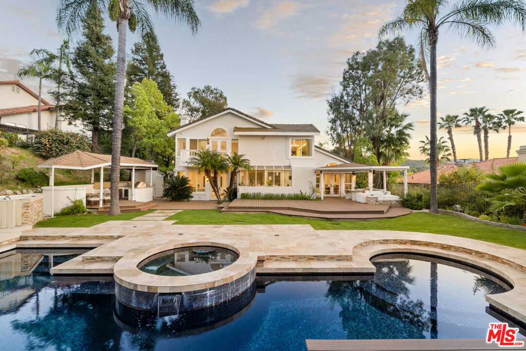 22137 Cairnloch Street