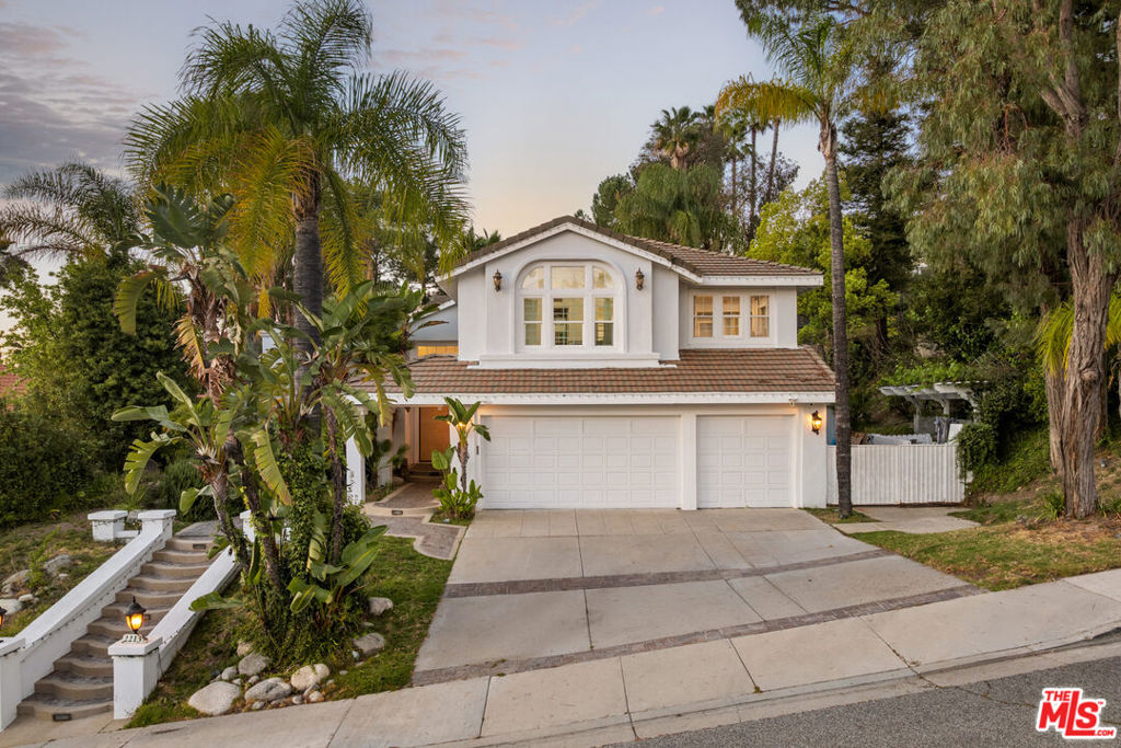 22137 Cairnloch Street