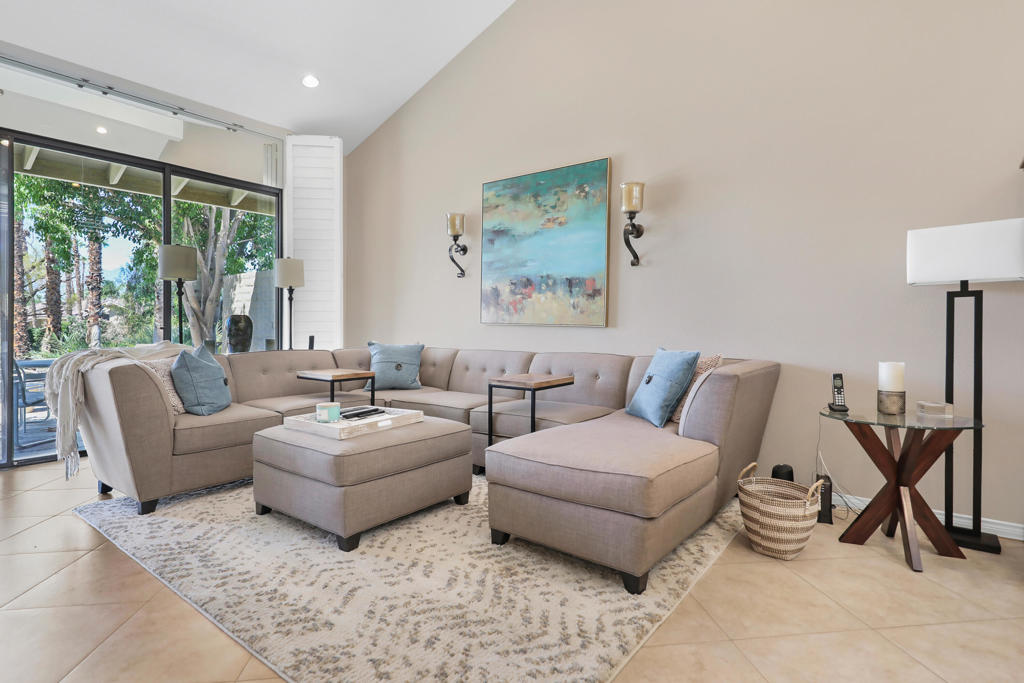 The Lakes Country Cl - Residential