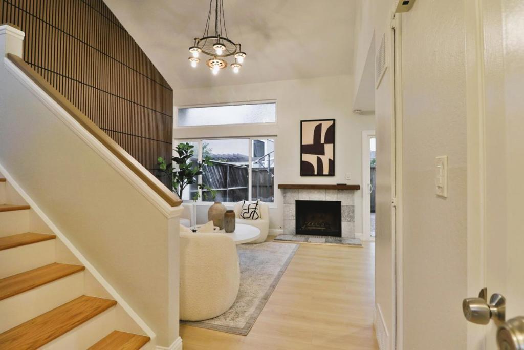 284 Rosewood Court