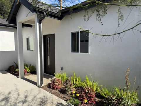 Photo of 1072 N Vinedo Avenue, Pasadena, CA 91107 (MLS # AR26020908)