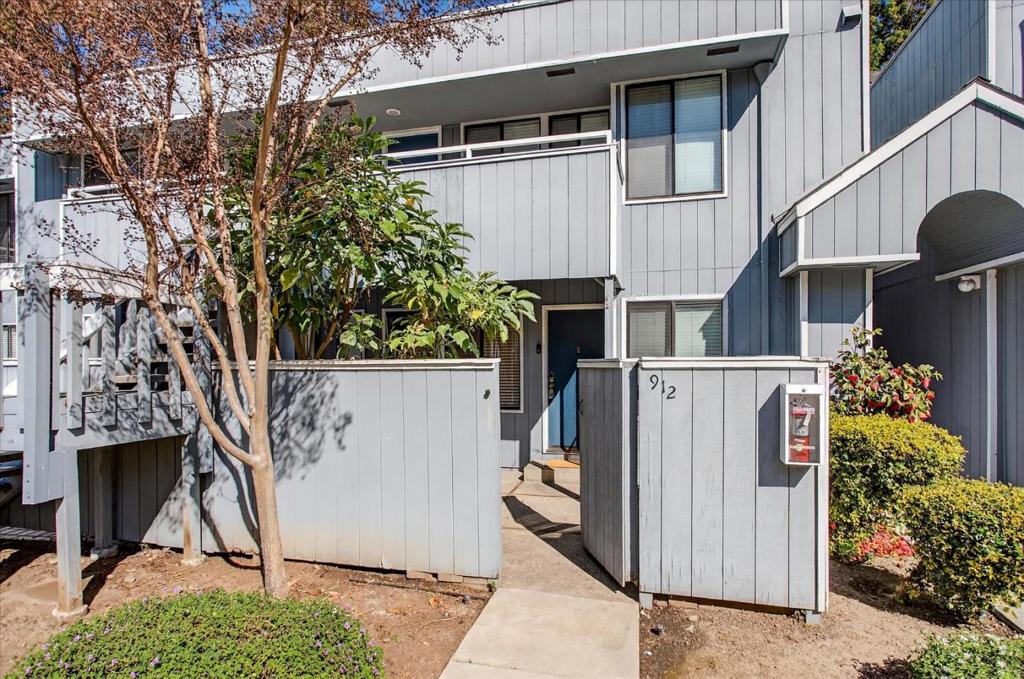 912 La Barbera Drive