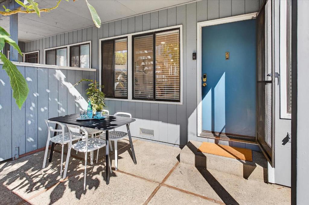 912 La Barbera Drive