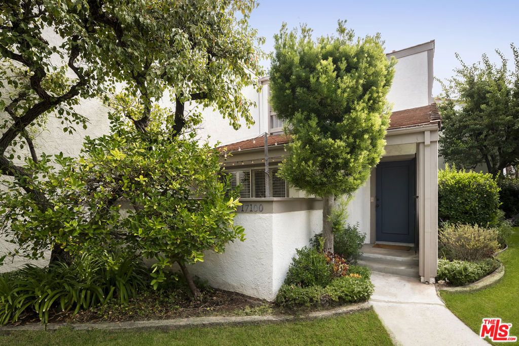 Photo of 17100 Palisades Circle, Pacific Palisades, CA 90272 (MLS # 25597617)