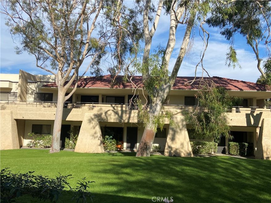 Don't miss this Turnkey on upper-level unit with west Mountain Views, well maintained, light bright with covered parking laundry & 4 pool/spa and 3 tennis court (inside community). Perfect for second home/getaway in secure gated complex with security guard at night. Bike path and walking path, hiking trails. Minutes away from central downtown Palm Spring, restaurants, shopping and casinos.
Nearby attractions: Downtown Palm Springs (restaurant, shopping, bars) National Joshua Tree (45 minutes away) Whitewater River, Aerial Tramway (ticketbooth in front) many casinos, Cabazon outlet (10 minutes drive ).