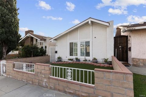 Photo of 1353 Termino Ave, Long Beach, CA 90804 (MLS # PW26084176)