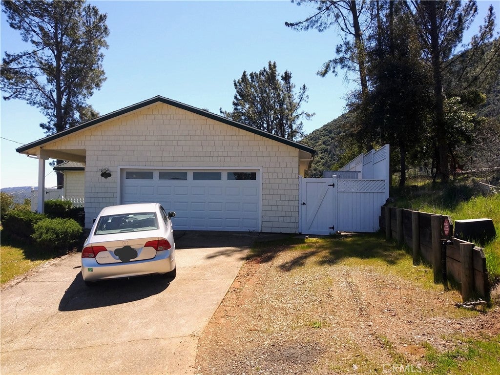 8405 Broadview