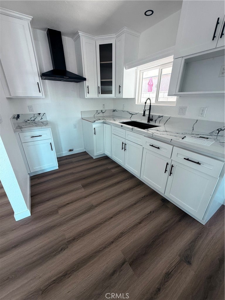 4956 E San Carlos