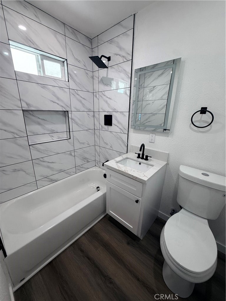4956 E San Carlos