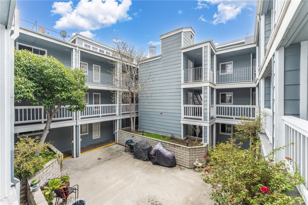 3401 E Wilton Street 204