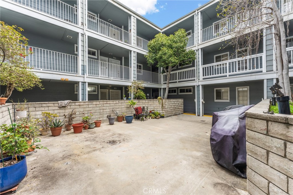 3401 E Wilton Street 204