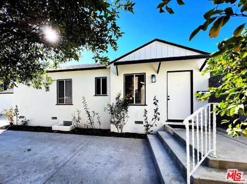 Photo of 17228 Vanowen Street, Lake Balboa, CA 91406 (MLS # 26875729)