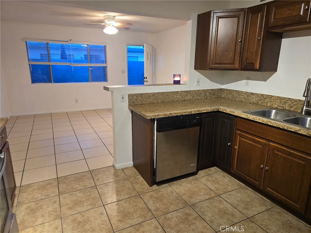 Central Palm Springs (33215) - Residential Lease