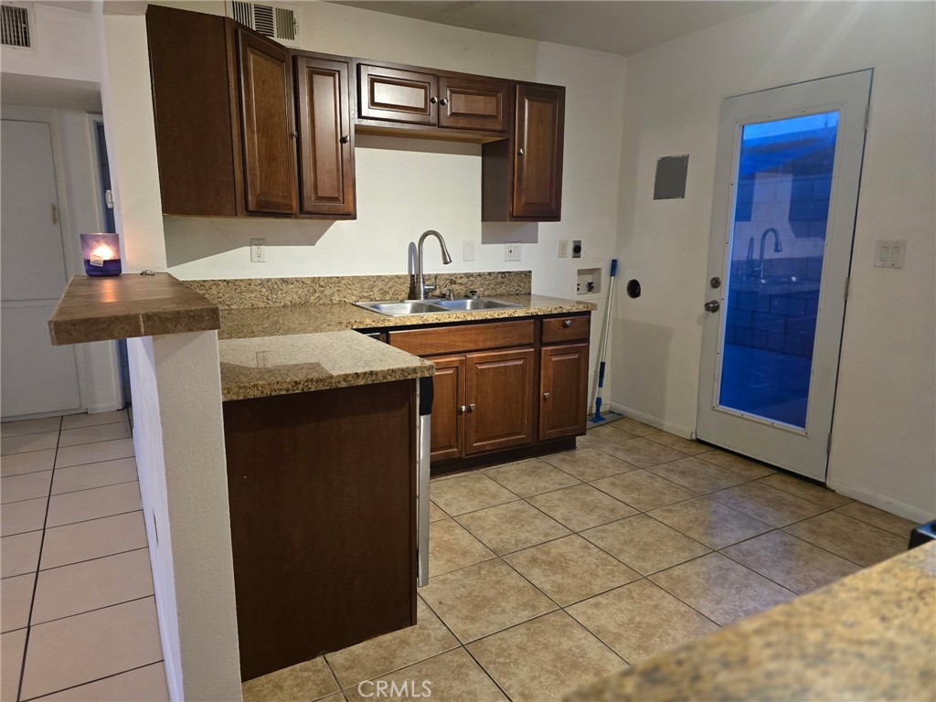 Central Palm Springs (33215) - Residential Lease