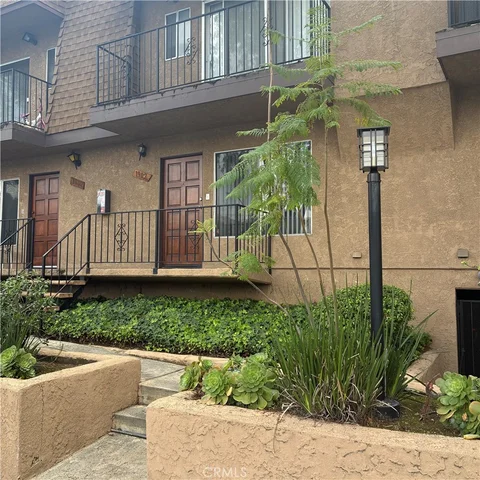 1902 W Victory Blvd, Burbank, CA 91506 - MLS#: SR26069848