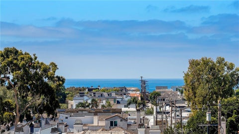 Photo of 703 1/2 Poinsettia Avenue, Corona Del Mar, CA 92625 (MLS # OC26179509)