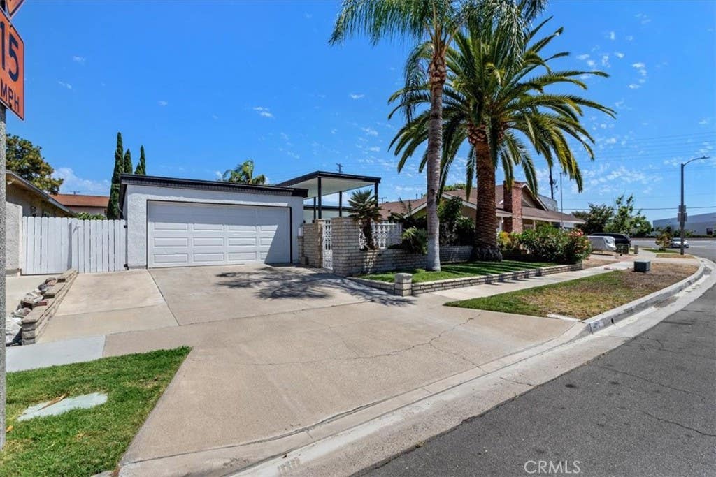 Photo of 1712 N Glenview Avenue, Anaheim, CA 92807 (MLS # PW26136019)