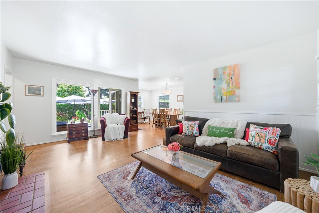 6128 E Conant