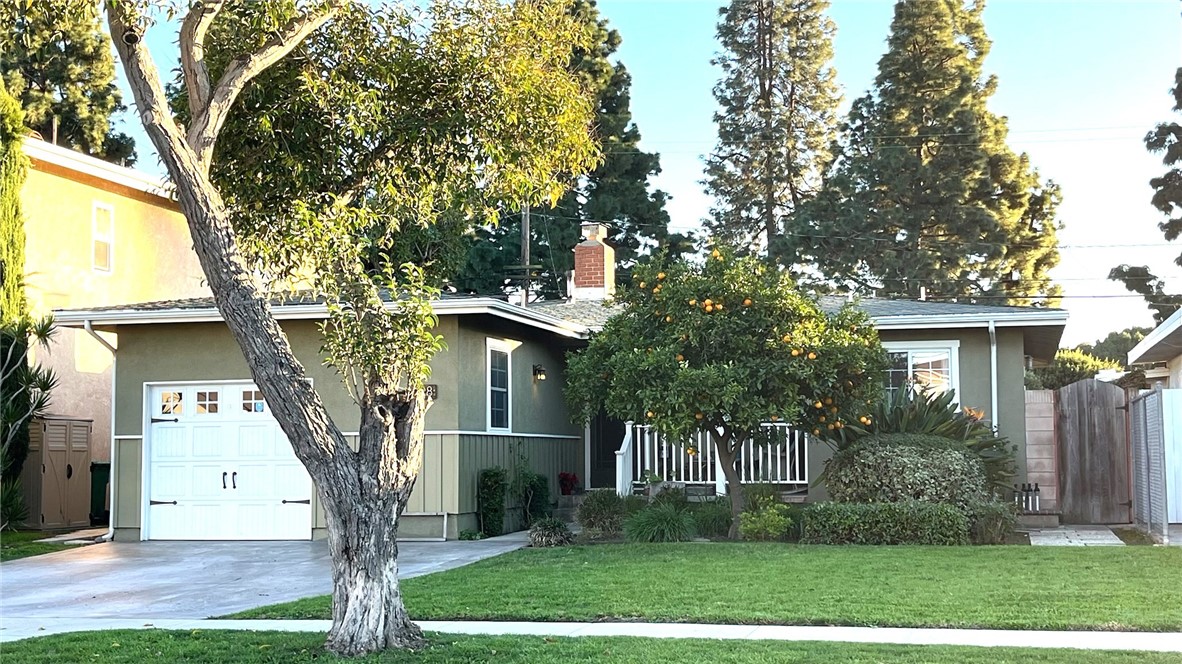 6128 E Conant