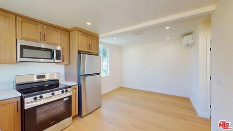 Photo of 6443 Satsuma Avenue, North Hollywood, CA 91606 (MLS # 26774355)