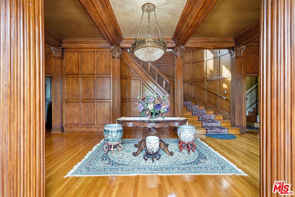 Photo of 455 Lorraine Boulevard, Los Angeles, CA 90020 (MLS # 25618441)