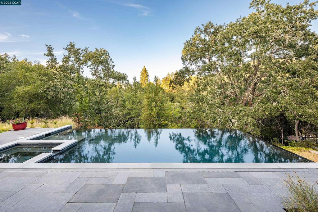 ORINDA C.C. - Residential