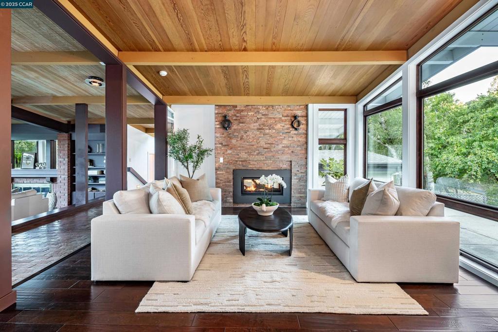 ORINDA C.C. - Residential