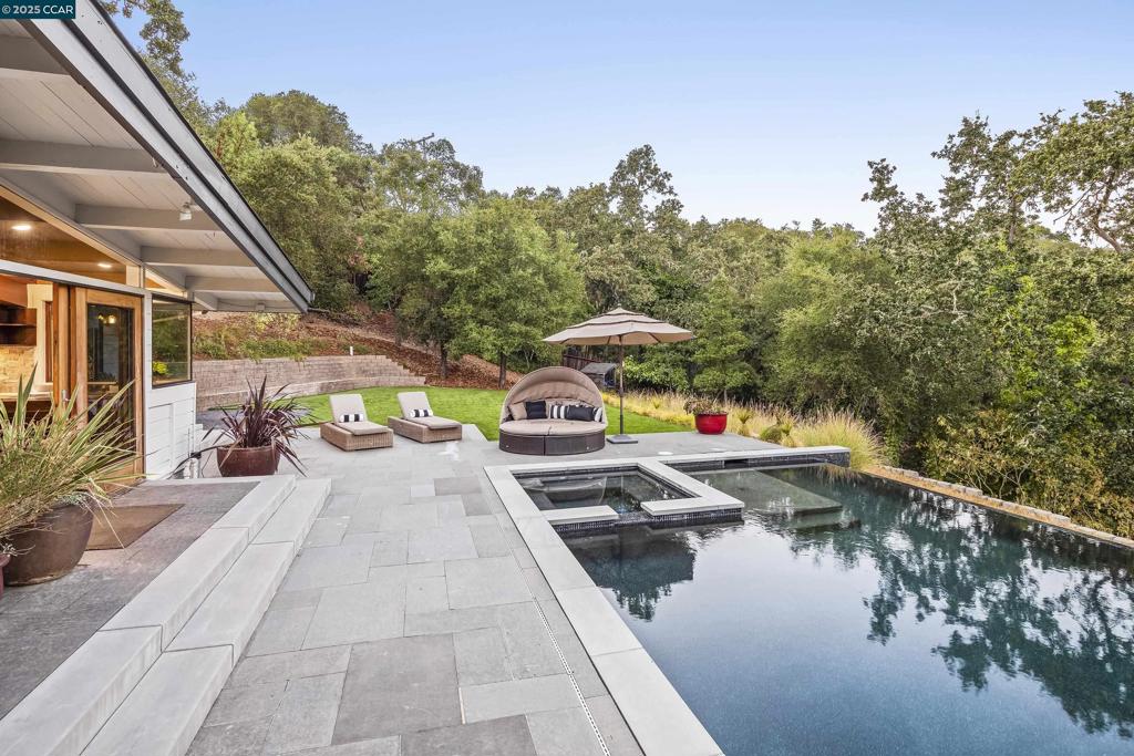 ORINDA C.C. - Residential