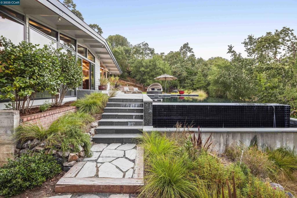 ORINDA C.C. - Residential
