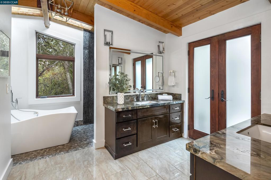 ORINDA C.C. - Residential